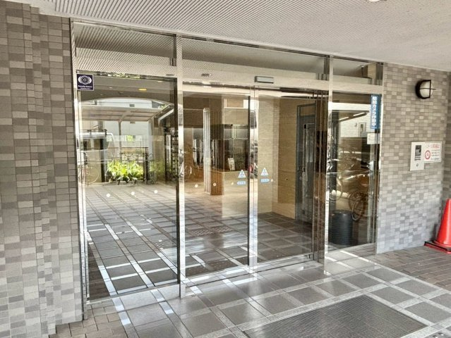 アルコート高岡のエントランス