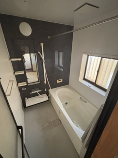 【浴室】 | 富士見台戸建て貸家 | コンパクトで使いやすいお風呂です
※家具家電を削除加工しています