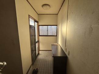 【玄関】 | 富士見台戸建て貸家 | きれいな玄関です
※家具家電を削除加工しています