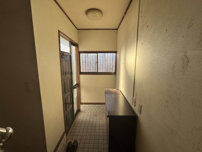 【玄関】 | 富士見台戸建て貸家 | きれいな玄関です
※家具家電を削除加工しています