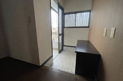 【玄関】 | 富士見台戸建て貸家 | 一部の家具やお荷物を加工で消去しております