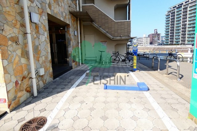 リファレンスリバーサイドの駐車場
