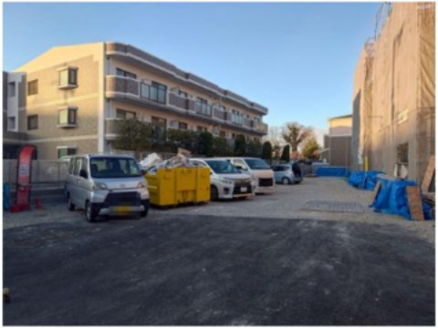 ソレイユ茨木の駐車場