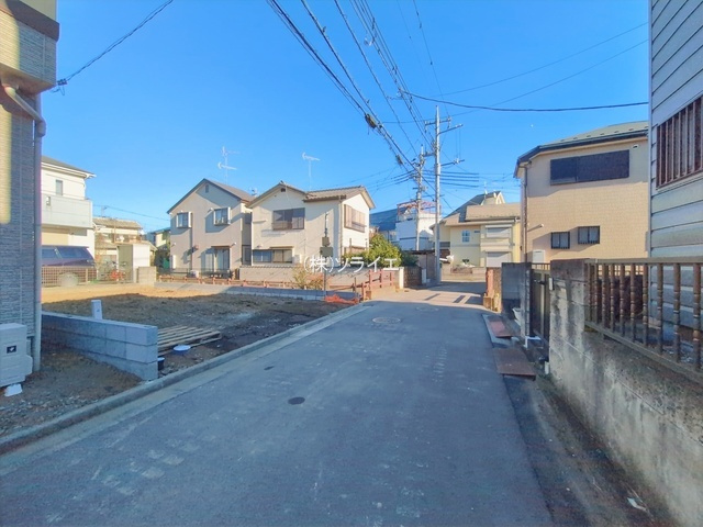 川越市砂　全1棟　新築戸建　ティアラの前面道路含む現地写真