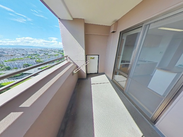 ファーストアヴェニュー泉ヶ丘のバルコニー