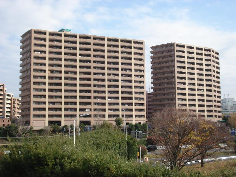 ファーストアヴェニュー泉ヶ丘の外観