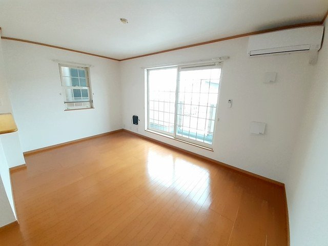 サン・プレイスＢの居間・リビング