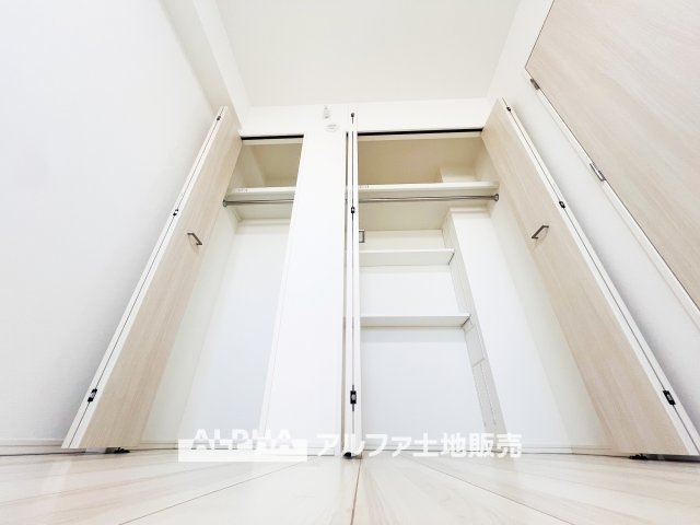 オルシア福生の収納|【Go filled with memories】
◆ありったけの◆住空間をよりよくするためには大切な収納スペース。時が経ち思い出がここに詰まっていく。