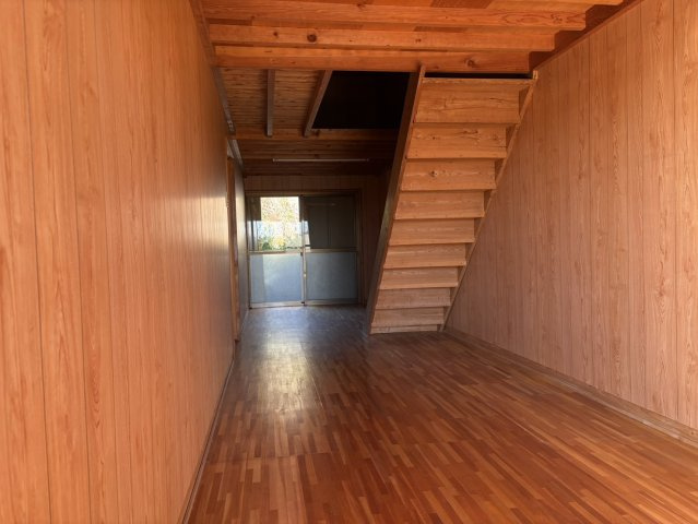 南国市元町３丁目のその他|屋根裏収納へつながる階段付きスペース