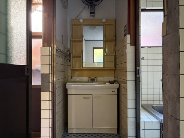 南国市元町３丁目の独立洗面台|浴室・洗面が近く、家事動線の良い配置