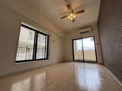 【居間・リビング】 | Luxe淡路 | ゆったり過ごせるリビングです