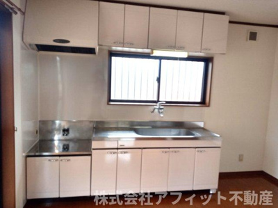 【キッチン】 | コウユウ貸住宅 | 吊戸棚付きキッチン　※写真はイメージです