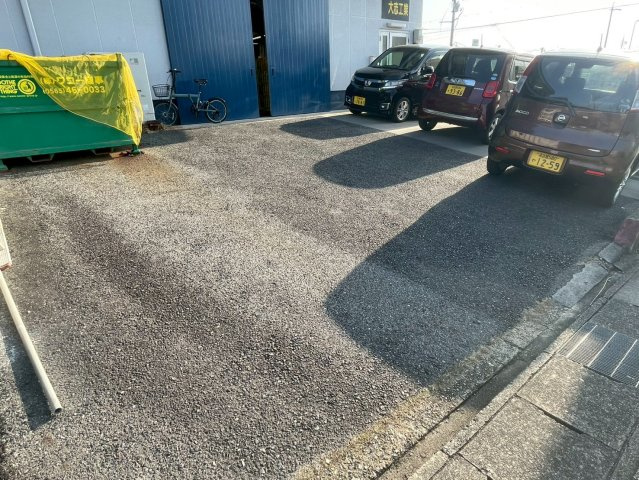 稲垣二階建事務所付倉庫の駐車場