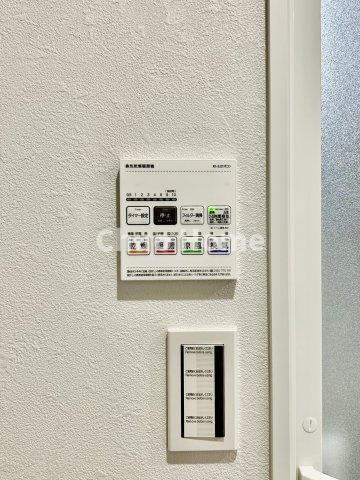 ロイヤルステージ浅草の冷暖房・空調設備|【浴室乾燥機】暖房・冷風・換気・乾燥が可能です。毎日を快適に過ごせるうれしい機能が揃っています。雨の日の洗濯物も安心です。