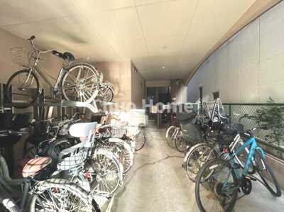 【駐輪場】 | ロイヤルステージ浅草 | 【自転車置き場】最新の空き状況や費用などの詳細は担当スタッフまでお問い合わせください。
