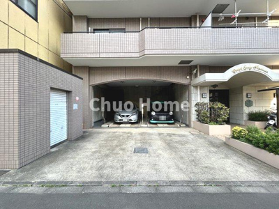 【駐車場】 | ロイヤルステージ浅草 | 【敷地内駐車場】最新の空き状況や費用などの詳細は担当スタッフまでお問い合わせください。