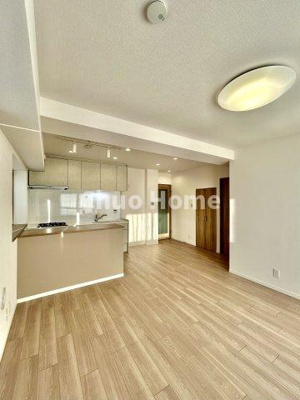 【居間・リビング】 | ロイヤルステージ浅草 | 居間リビング