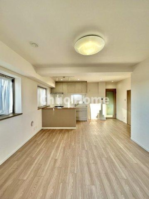 【居間・リビング】 | ロイヤルステージ浅草 | 【居間・リビング】「ＬＤＫは家族団らんをデザイン」広いＬＤＫでは家族が集まり一緒の時間を過ごせる工夫がされております。何気ない一日の当たり前のひとコマがいつか一生の宝物になります