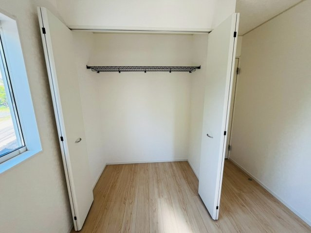 【Cradle Garden】　猿島郡五霞町小手指　第１　全1邸の収納|〇クローゼット〇
上の空間も最大限活かせる収納です♪
2026年5月撮影