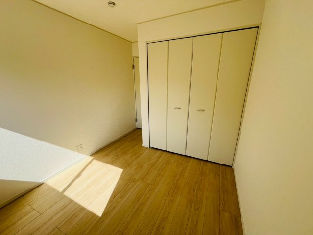 【Cradle Garden】　猿島郡五霞町小手指　第１　全1邸の洋室|〇洋室　5帖〇
お子様ひとりひとりにお部屋を持たせることができます♪
2026年5月撮影
