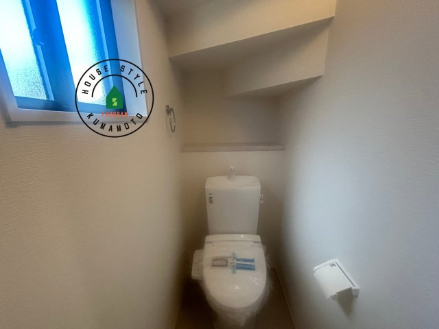 熊本市南区富合町杉島第2-2棟(1号棟)の内観：施工例|温水洗浄便座を完備しております。2ヶ所にトイレがあるのは朝の慌ただしい時間も安心です。