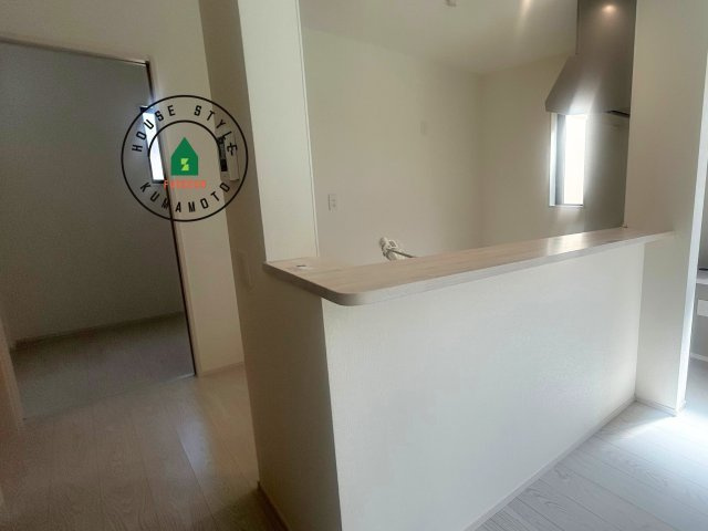 熊本市南区富合町杉島第2-2棟(1号棟)の内観：施工例|キッチンから立ち込める香りが今日の料理を期待させます。