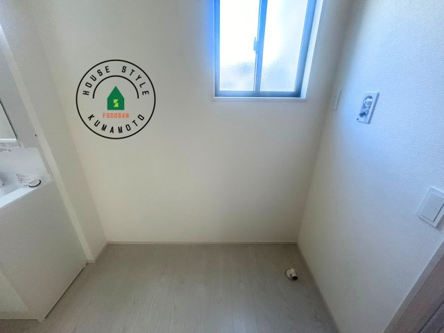 熊本市南区富合町杉島第2-2棟(1号棟)の内観：施工例|ランドリースペースとなります。広々して有効的にご使用できます。 