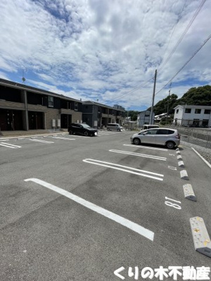 【駐車場】 | ルミナスコウチＡ | 駐車場に車を止められます
