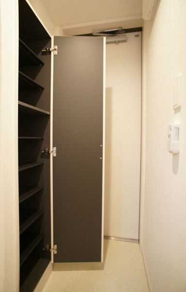 レガーメ野並の玄関