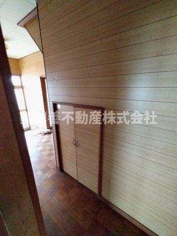 ６６０８４　岐阜市又丸町畑中古戸建ての収納|階段下