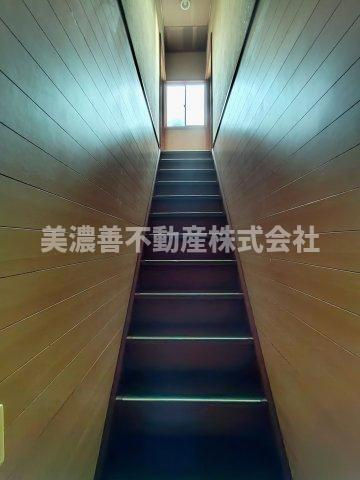 ６６０８４　岐阜市又丸町畑中古戸建てのその他|階段