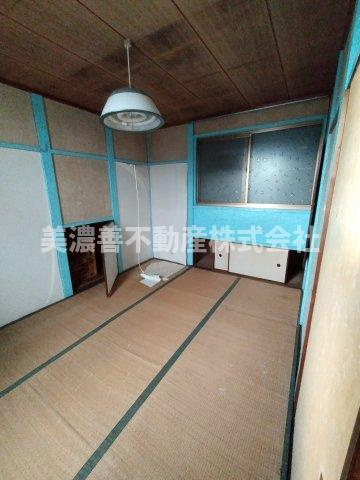 ６６０８４　岐阜市又丸町畑中古戸建ての洋室|２階東