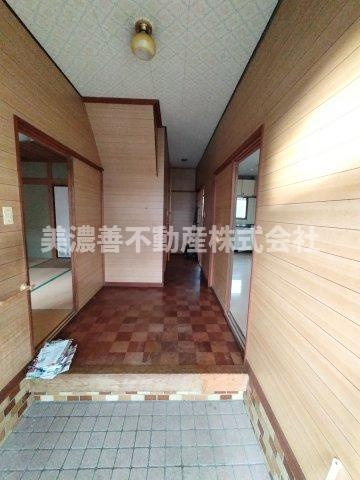 ６６０８４　岐阜市又丸町畑中古戸建ての玄関