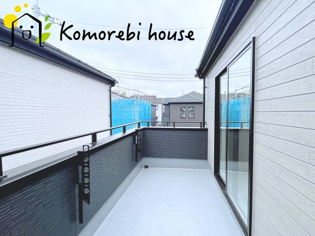 上尾市大谷本郷　9期　新築一戸建て　グラファーレ　10のバルコニー|バルコニー付きです