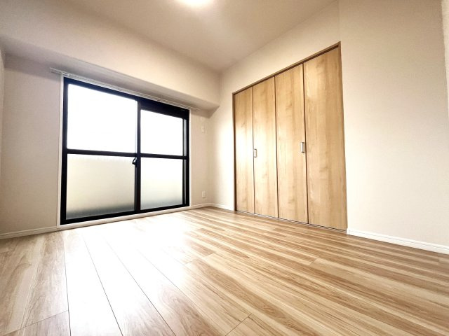 エンゼルハイム井尻第3の洋室|
全居室フローリング＆収納付き♪
「収納の余裕は心の余裕」というお家探しの格言もあるんですよ！