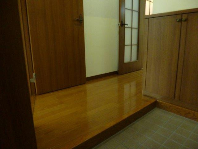 オアシス弐番館の玄関