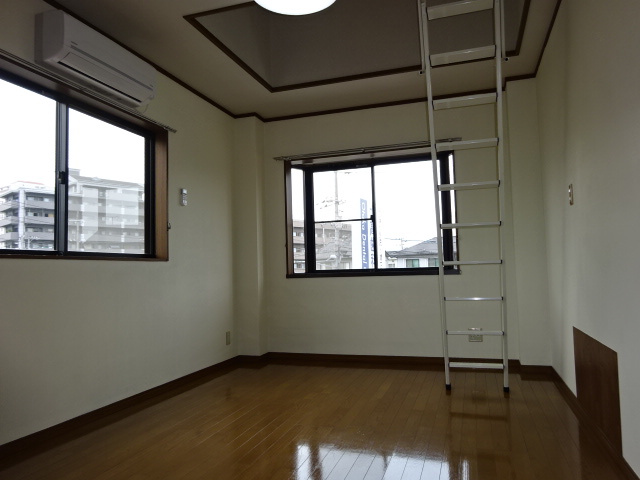 オアシス弐番館の洋室