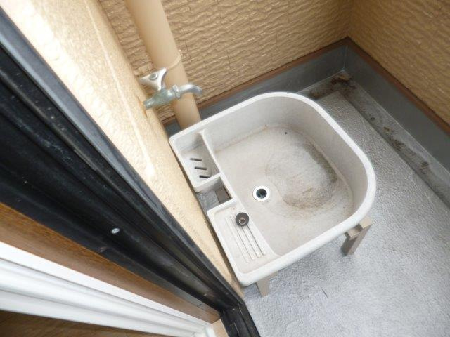 オアシス弐番館の設備|バルコニー内洗い場