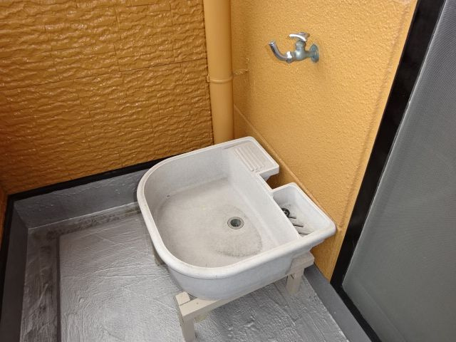 オアシス弐番館の設備|バルコニー内洗い場