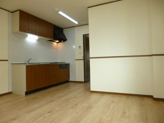 オアシス弐番館の居間・リビング