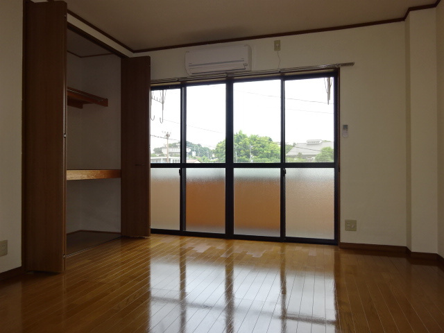 オアシス弐番館の洋室