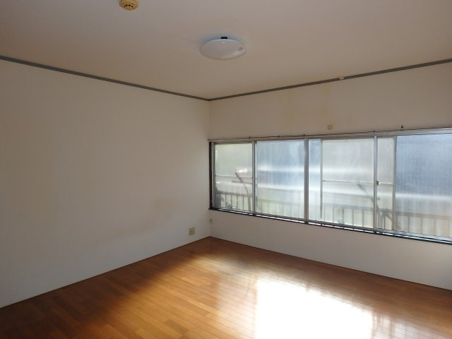 長谷川ビルの洋室