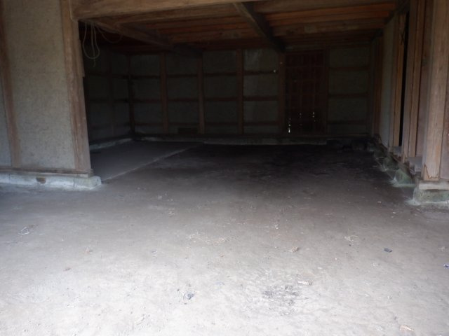 広瀬、古民家の駐車場