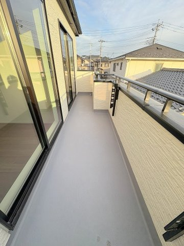 三郷市鷹野1丁目　新築戸建　全2棟　A号棟のバルコニー|南向きバルコニーで陽当り良好