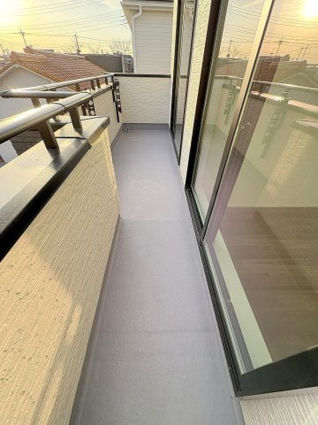 三郷市鷹野1丁目　新築戸建　全2棟　A号棟のバルコニー|南向きバルコニーで陽当り良好