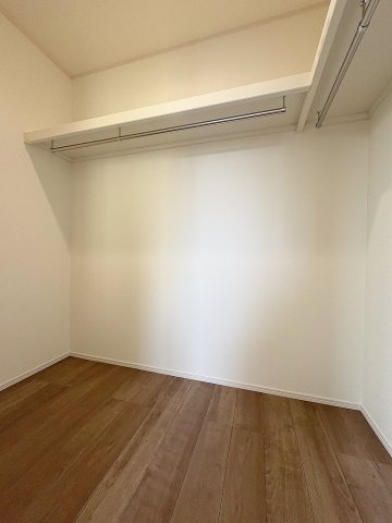 三郷市鷹野1丁目　新築戸建　全2棟　A号棟の収納|季節物の大物家電の収納にも便利なウォークインクローゼット完備