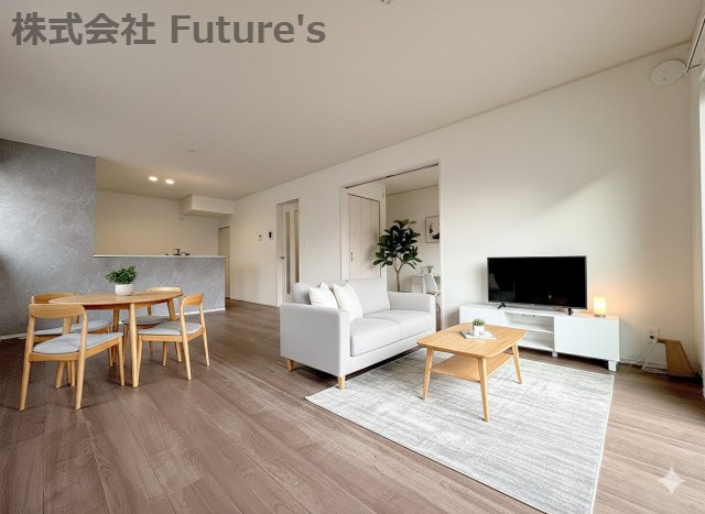 三郷市鷹野1丁目　新築戸建　全2棟　A号棟の居間・リビング|現況の物件写真にCGによる画像処理を行っています。家具、家電、小物、カーテン等はイメージはCGです。