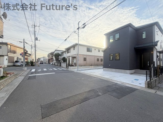 三郷市鷹野1丁目　新築戸建　全2棟　A号棟の前面道路含む現地写真|前面道路含む現地写真です。
