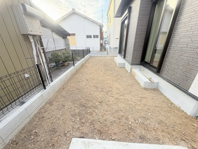 三郷市鷹野1丁目　新築戸建　全2棟　A号棟の庭|ガーデニングも楽しめる専用庭付き