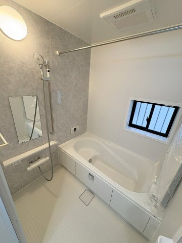 三郷市鷹野1丁目　新築戸建　全2棟　A号棟の浴室|追焚・浴室乾燥機が付いた快適な一坪バス